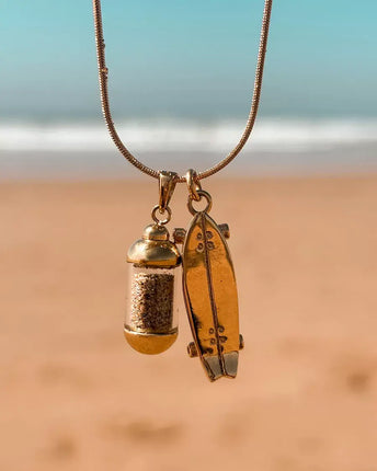 Laguna Treasures Laguna Treasures Beach Pendant Ketting Surfskateboard Goud