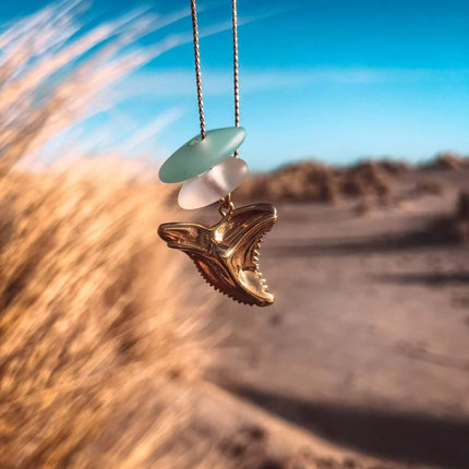 Laguna Treasures Laguna Treasures Zeeglas Ketting Haaientand Goud