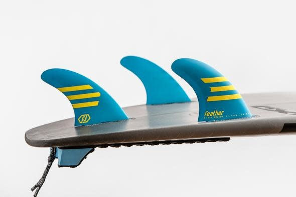 Feather Fins Feather Fins Click Tab Ultralight Epoxy HC Thruster Fins Blue/Yellow