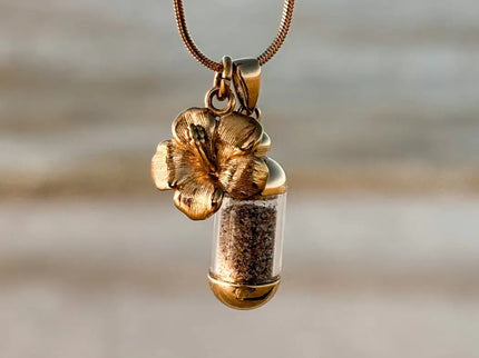 Laguna Treasures Laguna Treasures Beach Pendant Hibiscus Goud