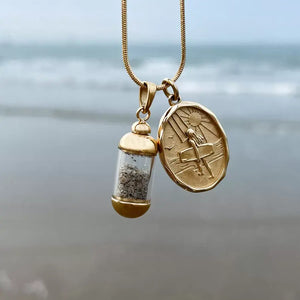Laguna Treasures Laguna Treasures Beach Pendant Ketting Kitegirl Goud