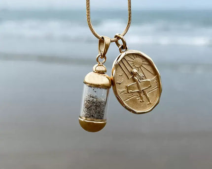Laguna Treasures Laguna Treasures Beach Pendant Ketting Kitegirl Goud