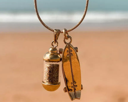 Laguna Treasures Laguna Treasures Beach Pendant Ketting Surfskateboard Goud