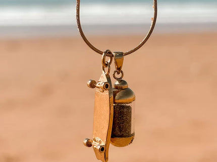 Laguna Treasures Laguna Treasures Beach Pendant Ketting Surfskateboard Goud