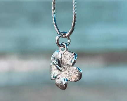 Laguna Treasures Laguna Treasures Oceaan Ketting Hibiscus Zilver