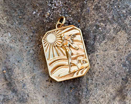 Laguna Treasures Laguna Treasures Surfgirl Hanger Goud