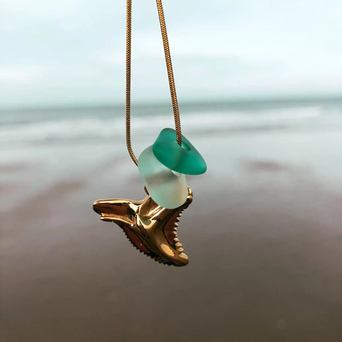 Laguna Treasures Laguna Treasures Zeeglas Ketting Haaientand Goud