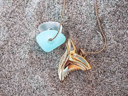 Laguna Treasures Laguna Treasures Zeeglas Ketting Haaientand Goud