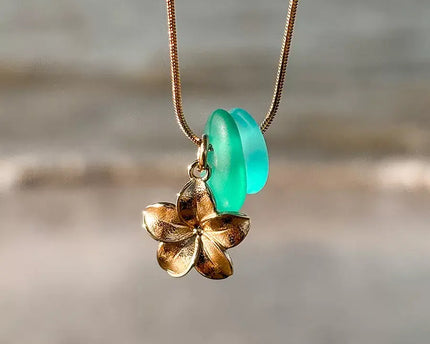 Laguna Treasures Laguna Treasures Zeeglas Ketting Hibiscus Goud