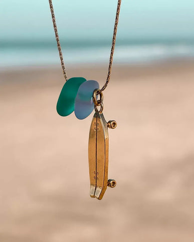 Laguna Treasures Laguna Treasures Zeeglas Ketting Surfskateboard Goud