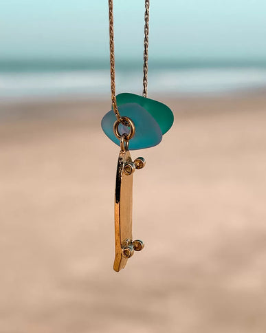 Laguna Treasures Laguna Treasures Zeeglas Ketting Surfskateboard Goud