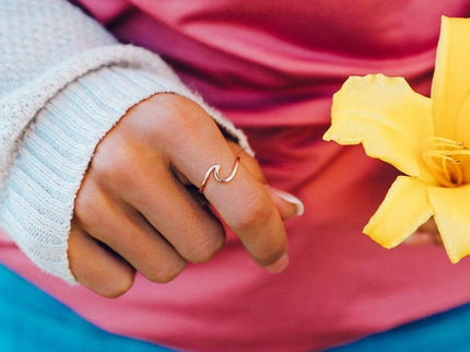 Pura Vida Pura Vida Wave Ring Rose Gold