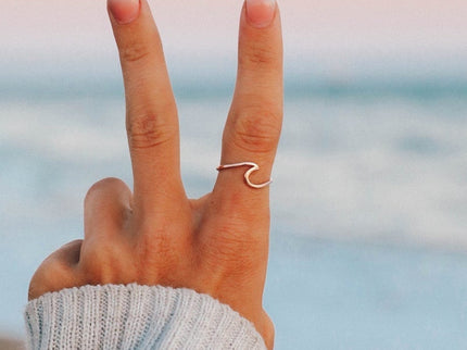 Pura Vida Pura Vida Wave Ring Rose Gold